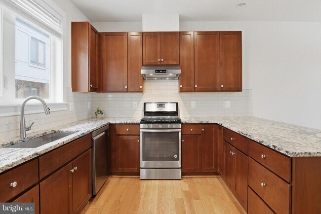 Building Photo - 16199 Columbus Ave