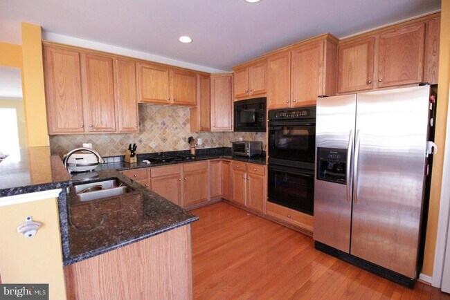 Building Photo - 12010 Lynford Ln