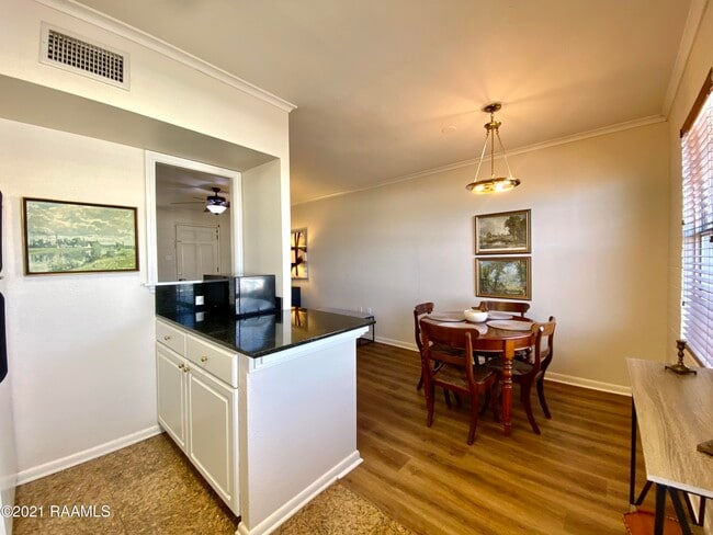 Building Photo - 213 Bendel Rd