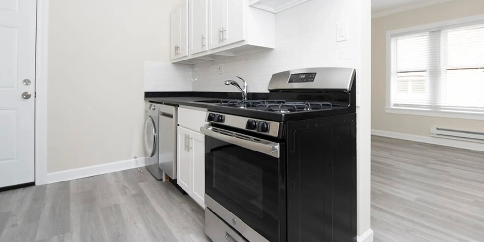 Building Photo - 648 W Roscoe St