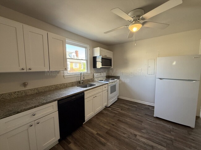 Building Photo - 1500 Airport Ave