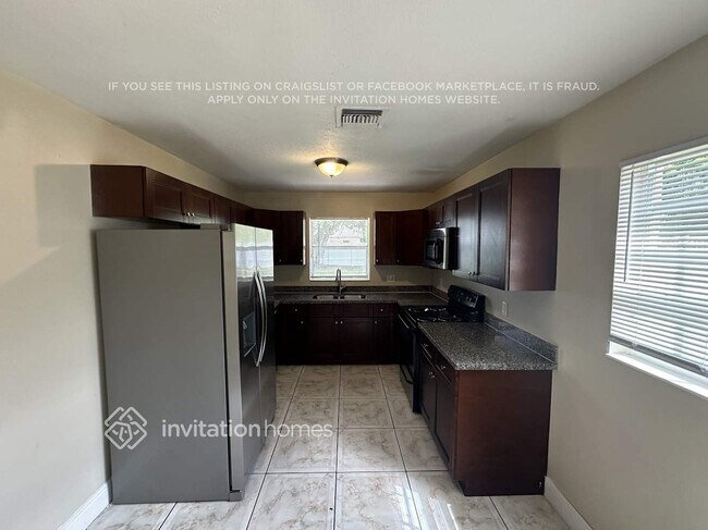 Building Photo - 127 Dove Cir