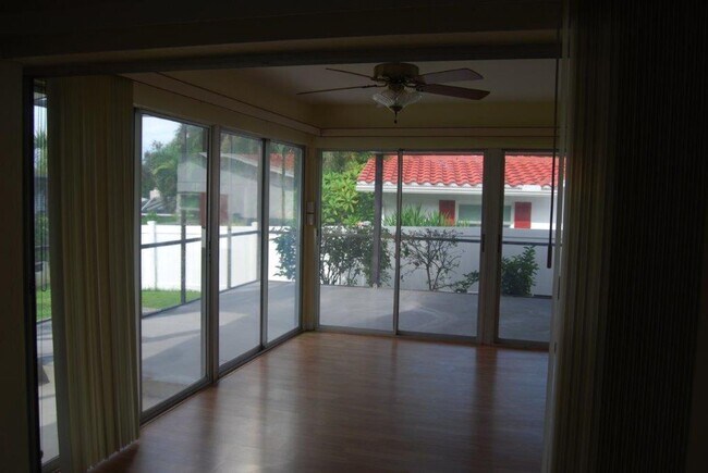 Building Photo - SEMINOLE HOME IN DESIRABLE CANTERBURY CHASE