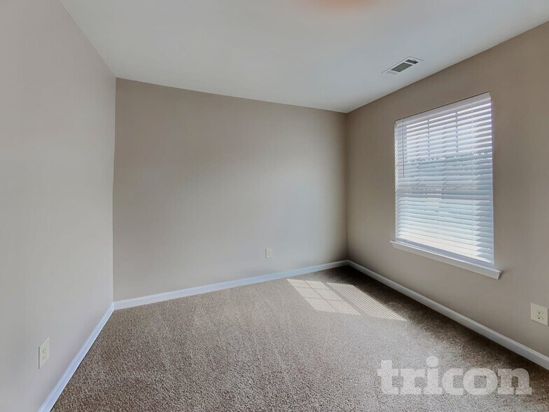 Building Photo - 1006 Grenier Terrace NE