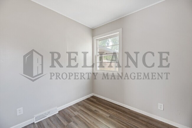 Building Photo - 435 Slade Ave