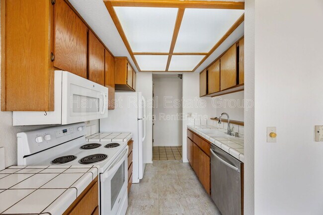 Building Photo - 38860 Cherry Glen Common