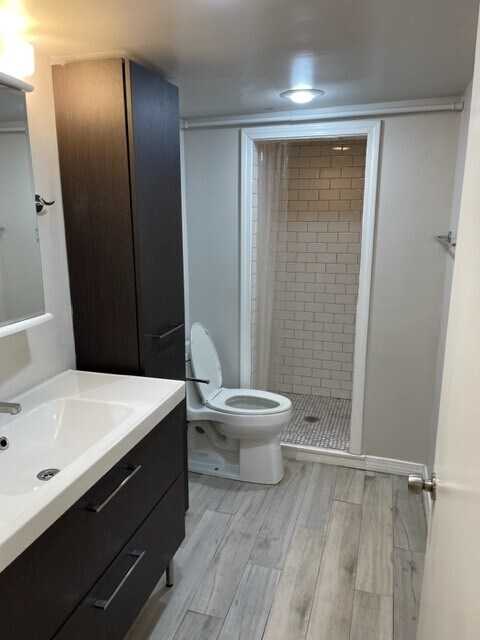 2nd bathroom - 2016 Jena St