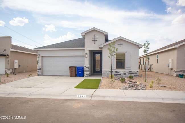 Building Photo - 3007 San Jenaro Dr