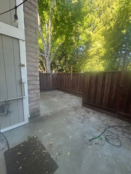 Building Photo - 1141 San Ramon Valley Blvd