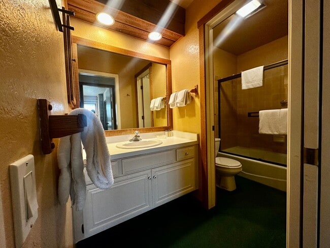 Building Photo - Stunning 3-Bedroom + Loft, 2.5-Bathroom Retreat in Snowcreek – $6,500/Month + Utilities