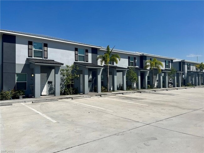Building Photo - 710 W C Owen Ave