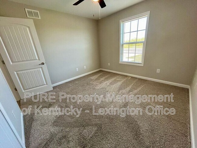 Building Photo - 263 Stoney Creek Way