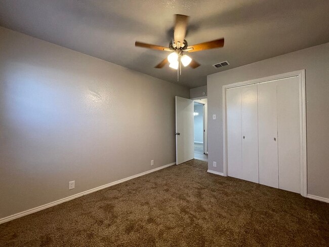 Building Photo - AVAILABLE NOW - 2 BEDROOM 2 BATH TOWNHOME ...