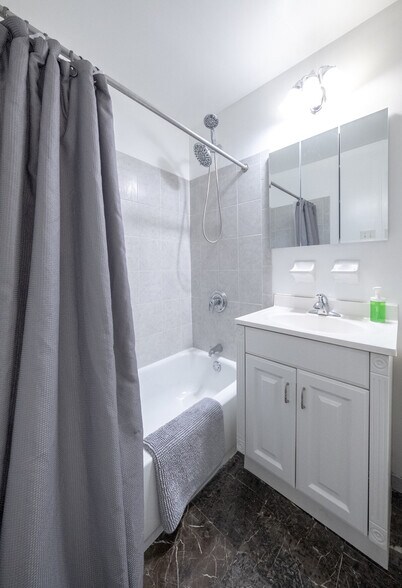 Building Photo - 328 E 74th St