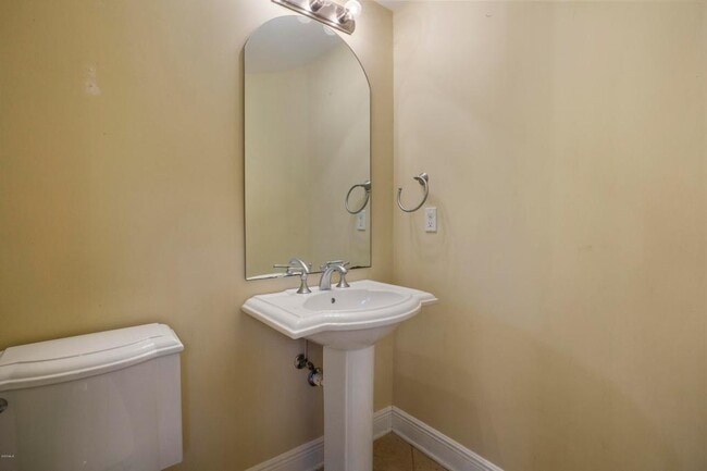 Building Photo - 7516 Pinehurst Ct