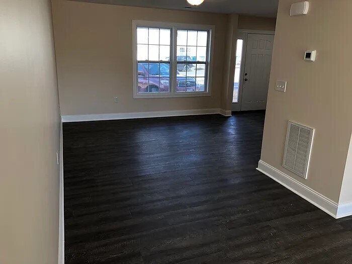 Building Photo - 655 Twisted Oak Dr NW