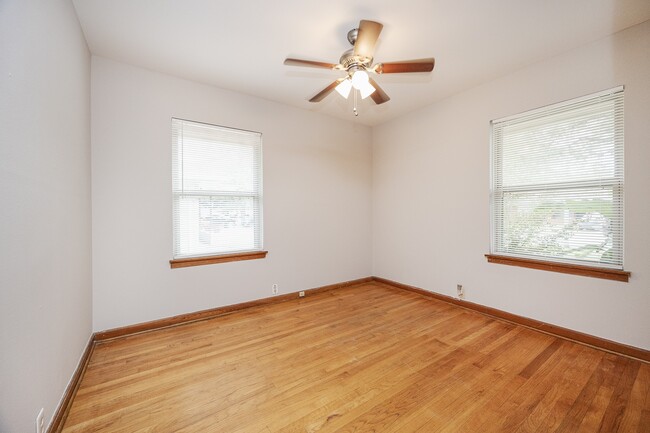 Building Photo - 1018 W 31st St