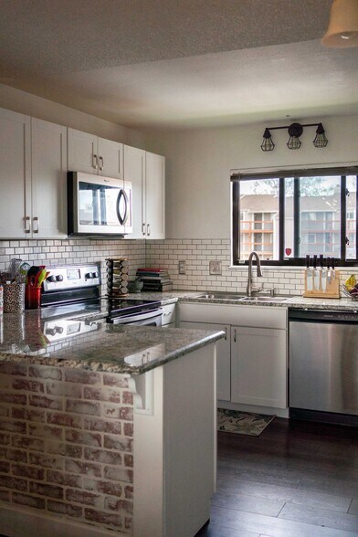 Building Photo - 2720 W 86th Ave