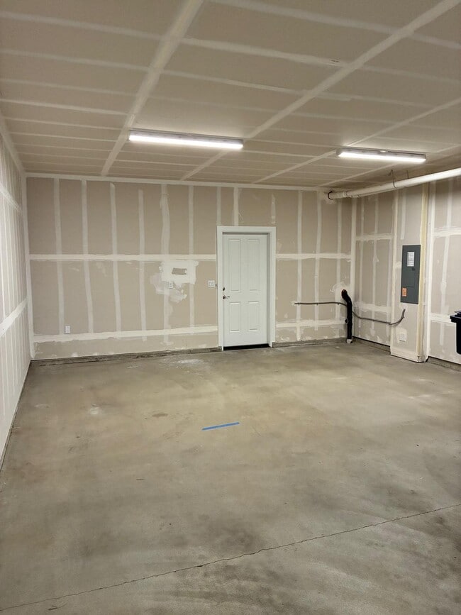 Building Photo - 19310-19336 36 Ave SE