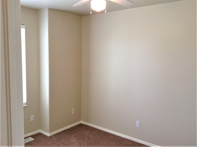 Building Photo - 929 Canfield Dr