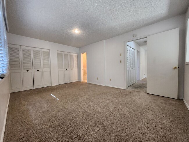 Building Photo - 1140 Magic Lamp Way