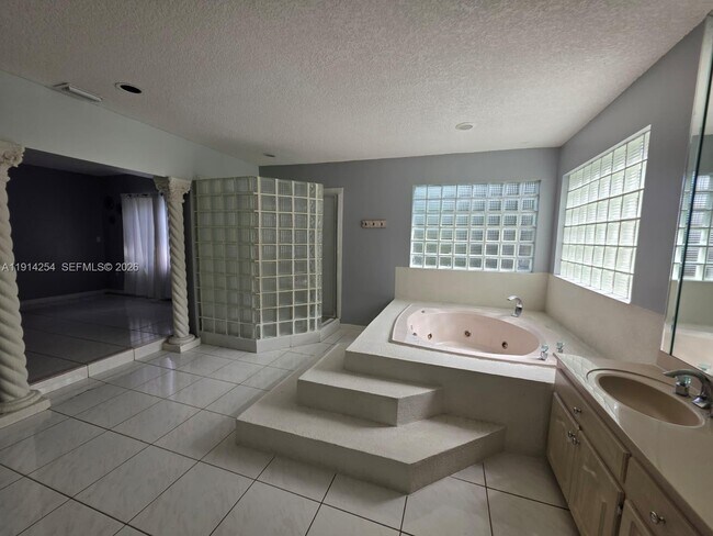 Building Photo - 2970 SW 17th St