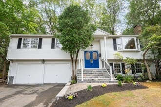 Building Photo - 10 Pinewood Cir