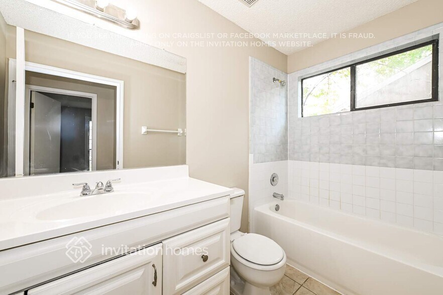 Building Photo - 3862 English Colony Dr N