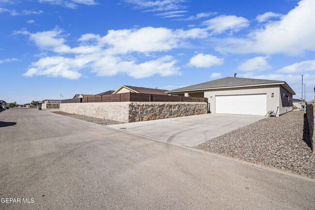 Building Photo - 2521 Mike Price Dr