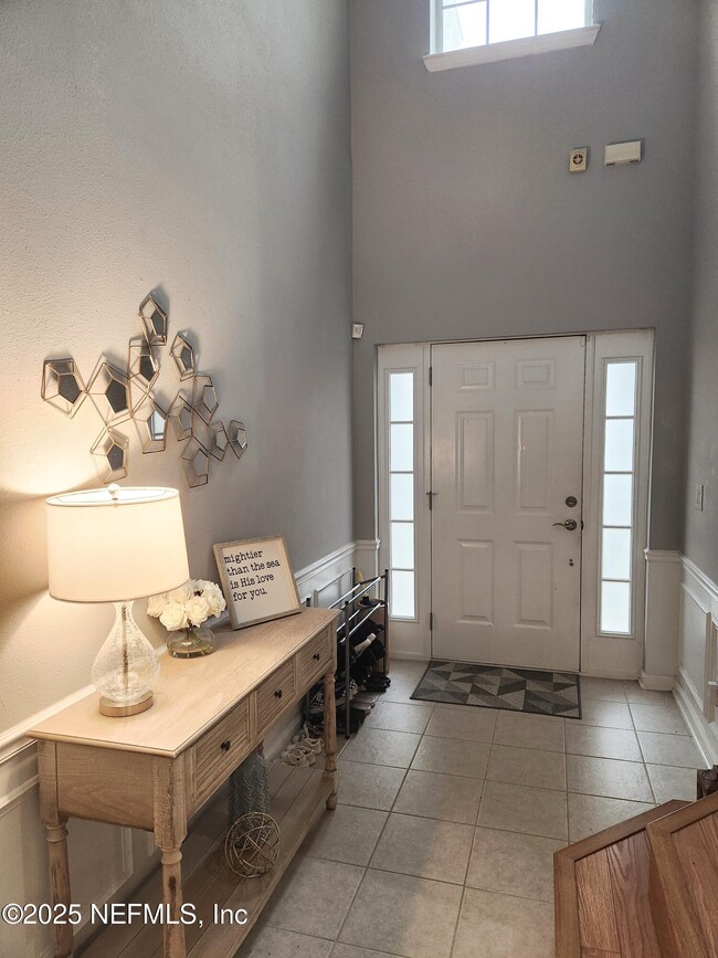 Building Photo - 3857 Lionheart Dr