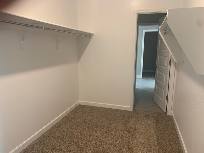 Building Photo - 264 S 189th Ln