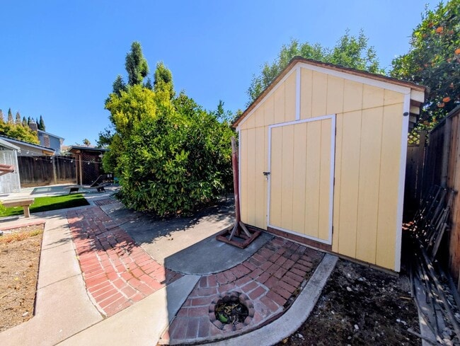 Building Photo - 416 Rumsey Ct