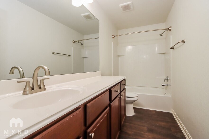 Building Photo - 15911 Newport Pl