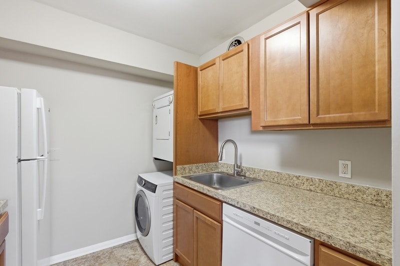 Building Photo - 521 Epsom Rd