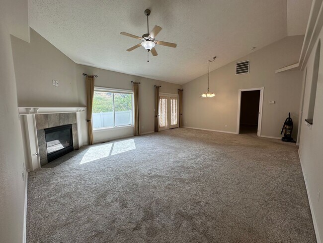 Building Photo - Spacious One-Level Living – 3 Bedrooms, 2 Baths, Central Valley School District