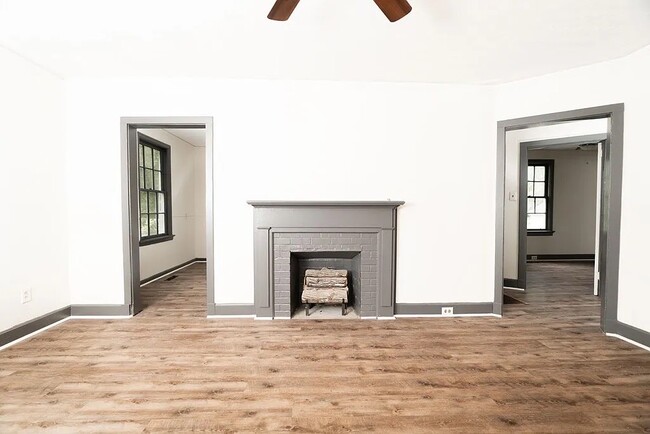 Building Photo - 1405 Hunt Ave