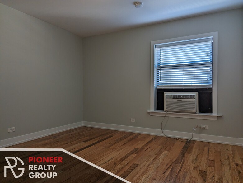 Building Photo - 560 W Arlington Pl