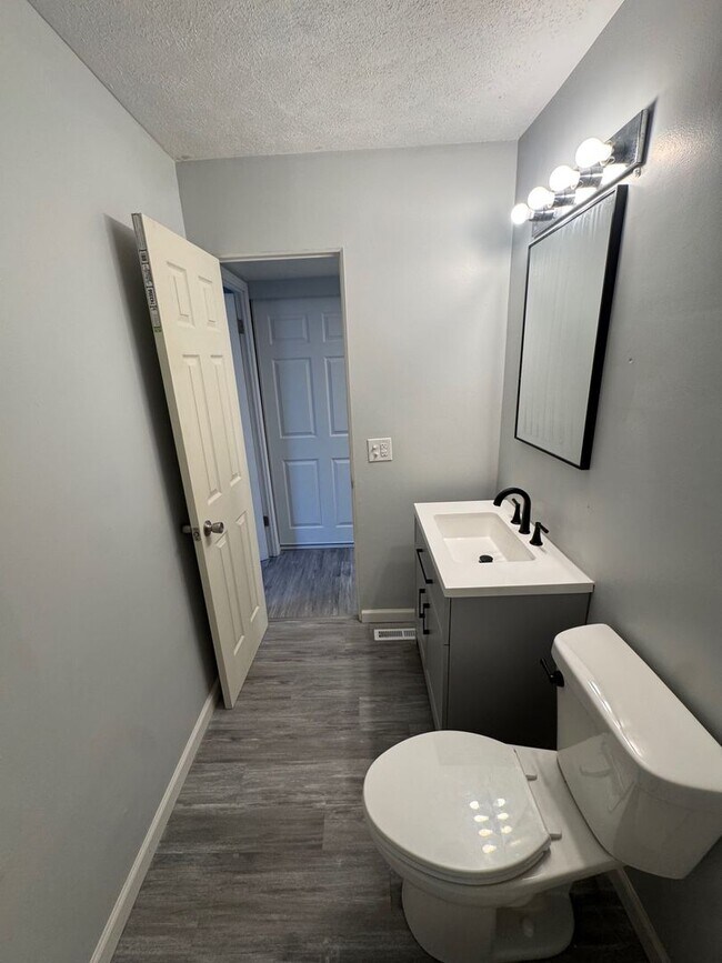 Building Photo - Charming 2-Bedroom Property (Water, Trash and Recycling and Sewer taken care by HOA)