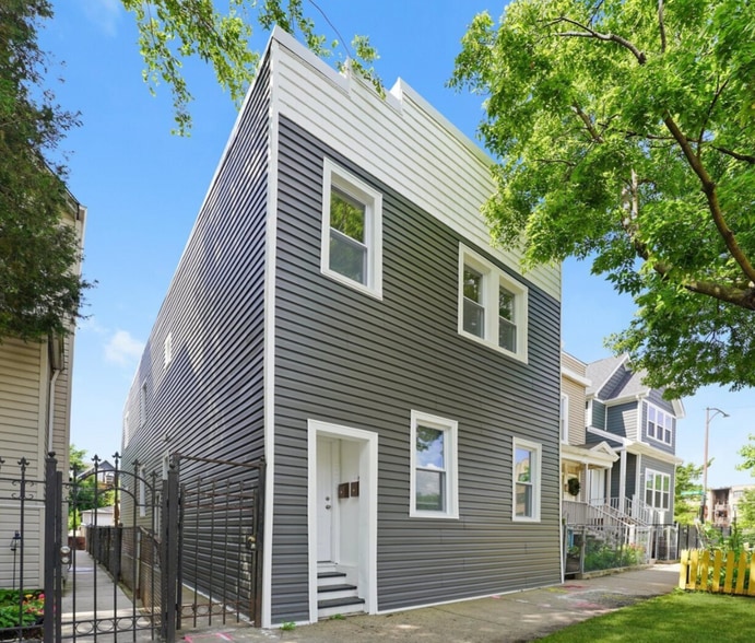 Primary Photo - 3575 W Dickens Ave