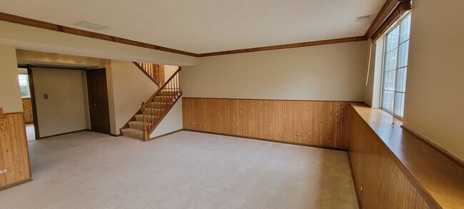 Building Photo - 260 Shipland Dr