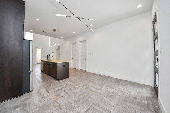 Building Photo - 1703 Cedrocanna Ln