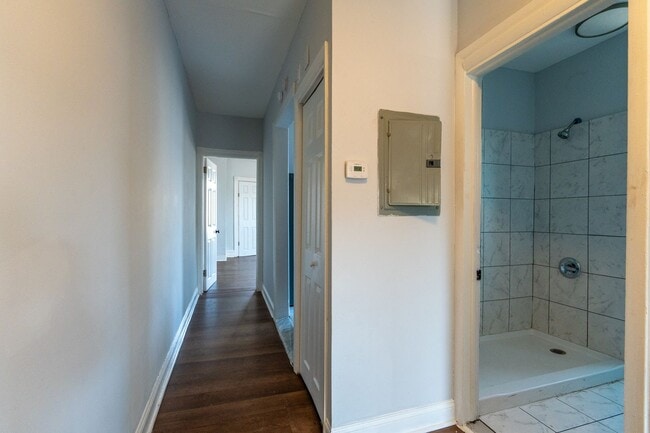 Building Photo - Lovely 2 bedroom