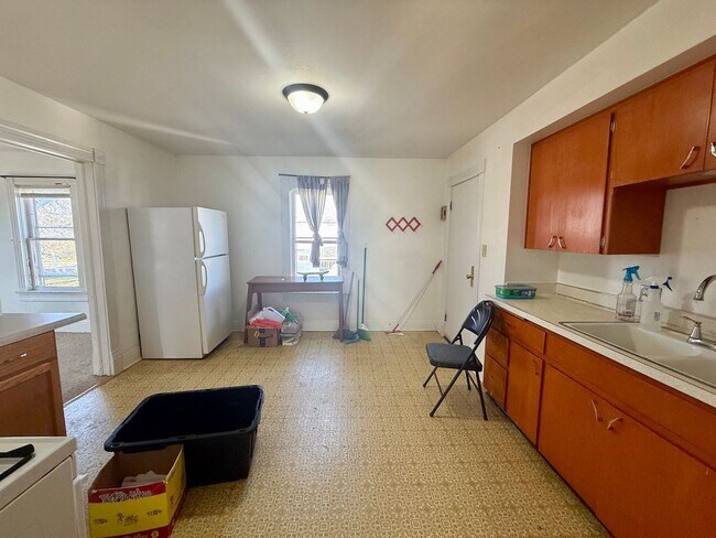 Building Photo - 110 Adrian St