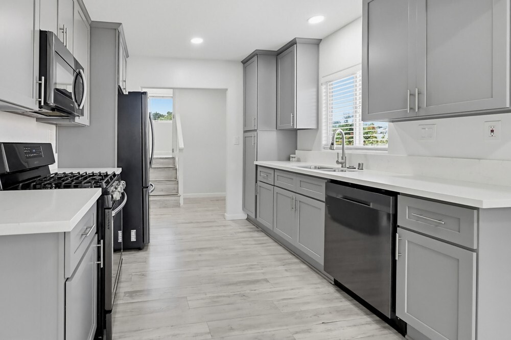 Building Photo - 9234 -9236 Winter Gardens Blvd