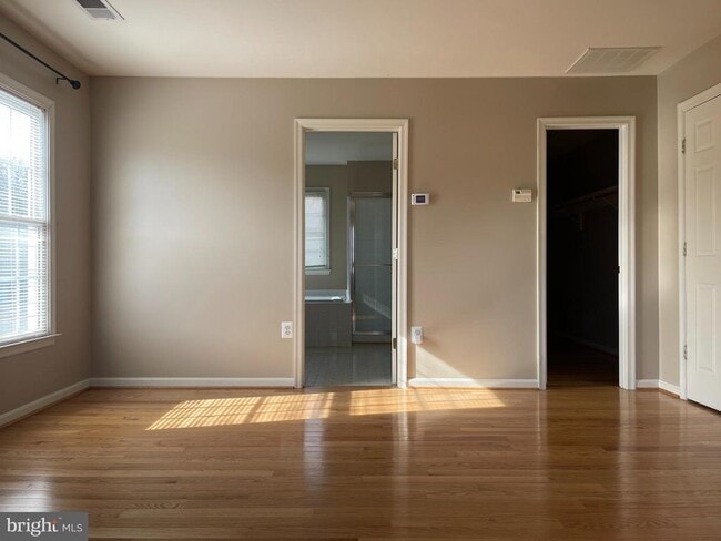 Building Photo - 32 Palace Ln