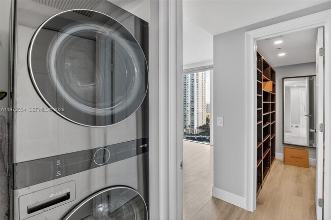 Building Photo - 3370 Hidden Bay Dr