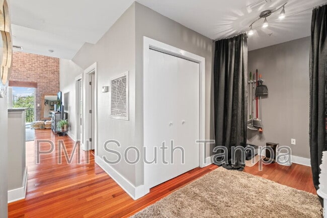 Building Photo - 1501 Doyle Carlton Dr
