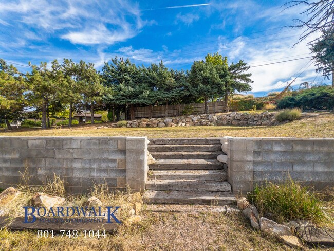 Building Photo - Spacious 5-Bedroom Home with Mountain View...