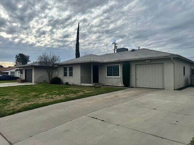 Building Photo - Single Family Home