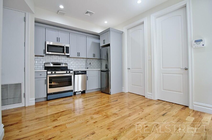Building Photo - NEW Modern 3 Bed in Crown Heights